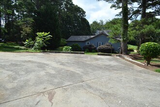 1375 Nelms Dr in Decatur, GA - Building Photo - Building Photo