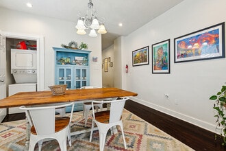 819 Olga St, Unit Mid City 2Bed 2Bath in New Orleans, LA - Foto de edificio - Building Photo