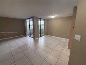 8215 SW 152nd Ave, Unit G-405 in Miami, FL - Foto de edificio - Building Photo