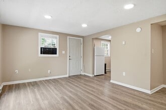 701 Peppers Ferry Rd in Pulaski, VA - Foto de edificio - Building Photo