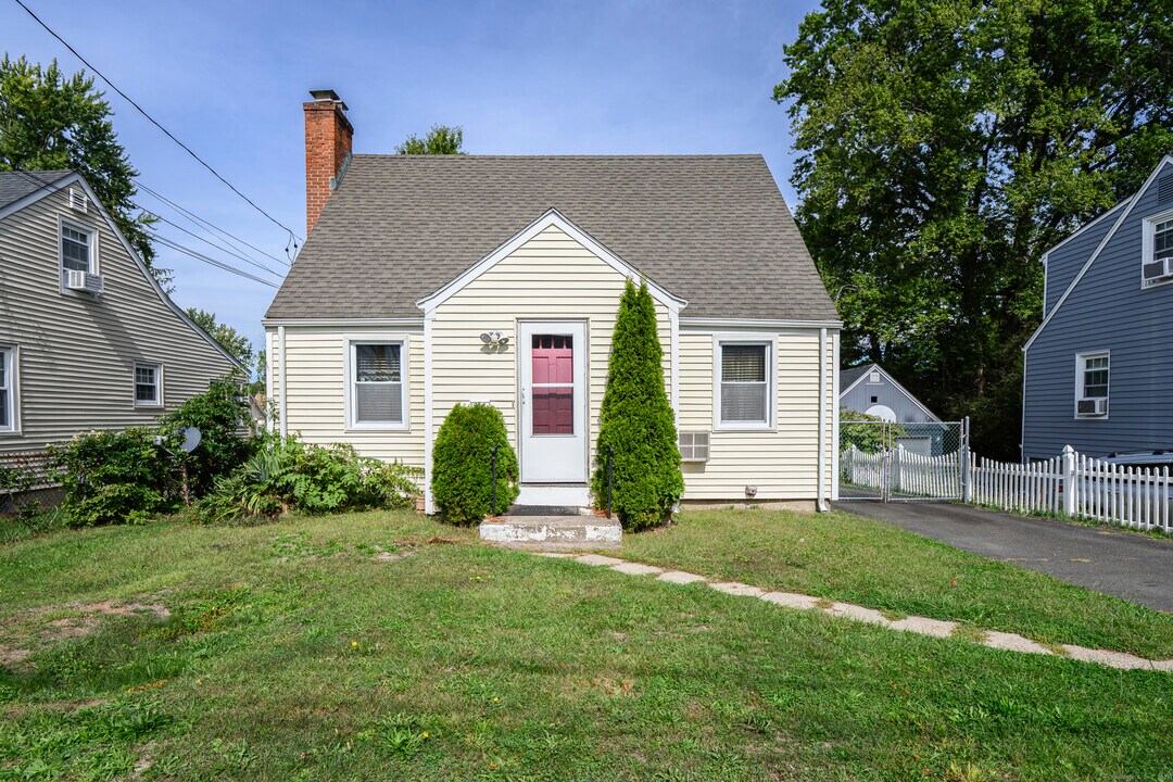 46 Coolidge Ave in Newington, CT - Building Photo