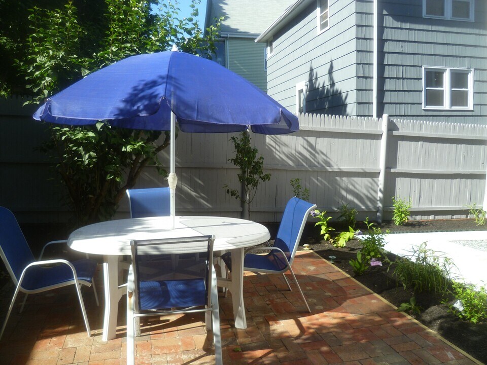 56 Hobson St, Unit 1 in Boston, MA - Building Photo