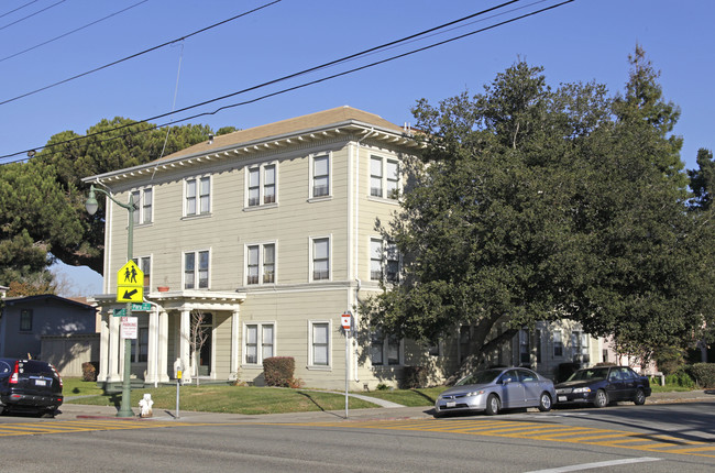 1539 Encinal Ave in Alameda, CA - Building Photo - Building Photo