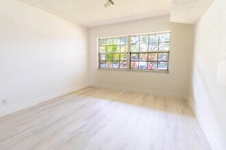 4007 N Cypress Dr in Pompano Beach, FL - Building Photo - Building Photo