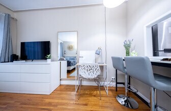 328 E 74th St in New York, NY - Building Photo - Building Photo