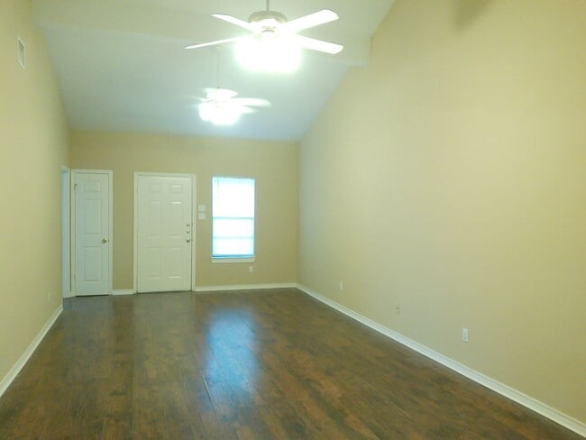 1818 Rodd Field Rd in Corpus Christi, TX - Building Photo - Building Photo