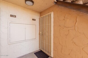 8055 E Thomas Rd in Scottsdale, AZ - Building Photo