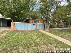 469 Pike Rd in San Antonio, TX - Building Photo