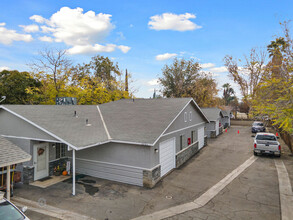 2221 Buena Vista St in Bakersfield, CA - Building Photo - Building Photo