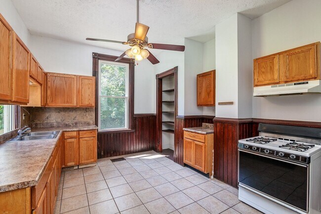 607 Riddle Rd-Unit -607 in Cincinnati, OH - Building Photo - Building Photo