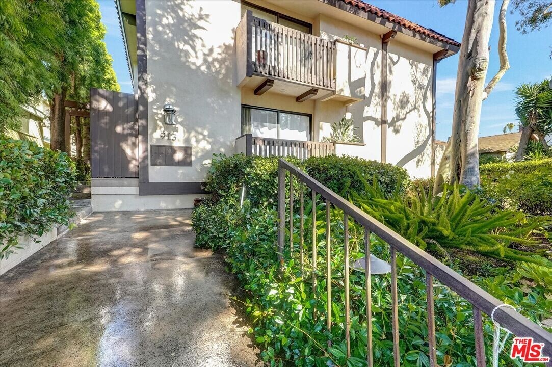 913 17th St in Santa Monica, CA - Building Photo