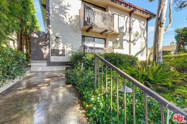 property at 913 17th St