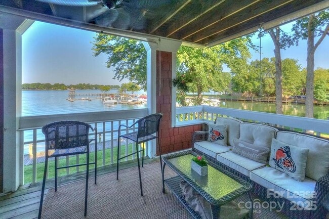 871 Southwest Dr in Davidson, NC - Foto de edificio - Building Photo
