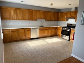 39 Downing St, Unit 39 Downing Street in Newark, NJ - Building Photo - Building Photo