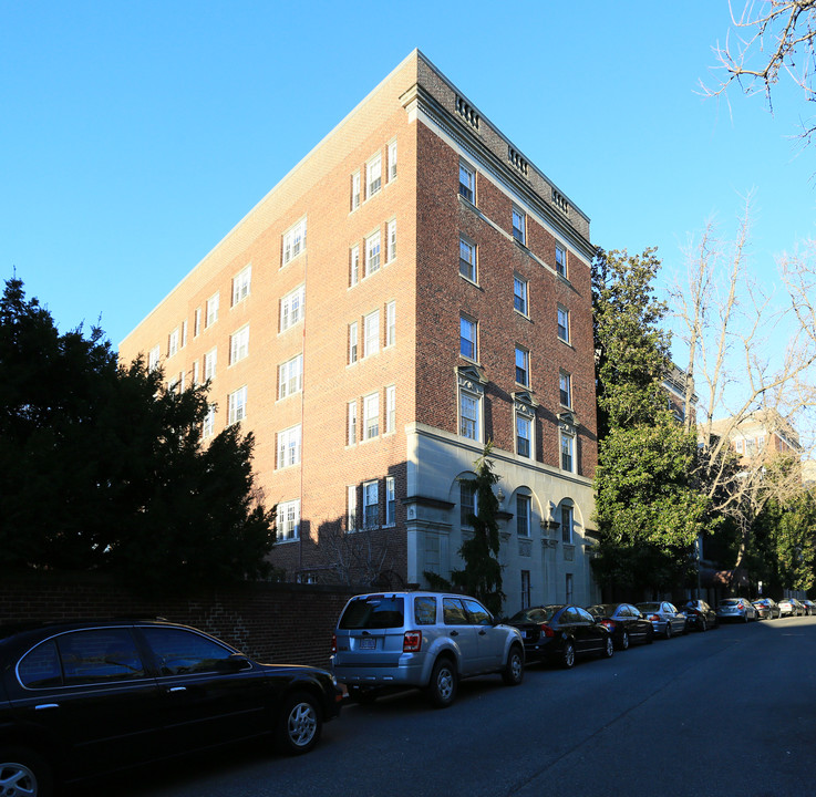 1661 Crescent Pl NW in Washington, DC - Foto de edificio