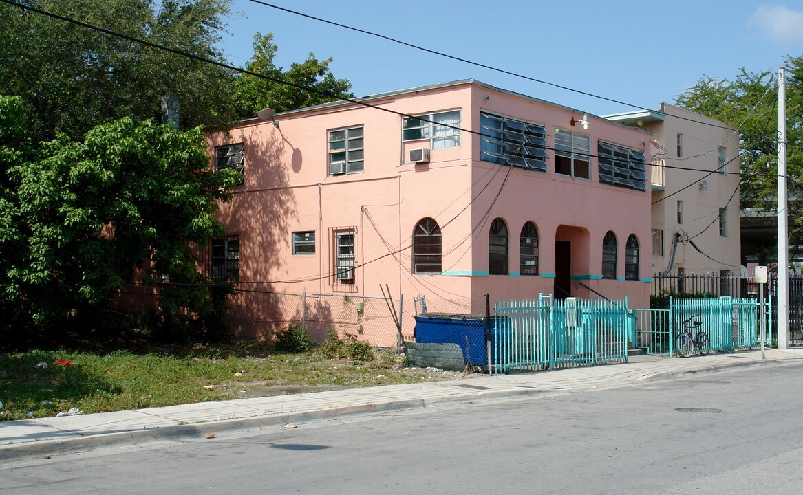 342 NW 11th St in Miami, FL - Foto de edificio