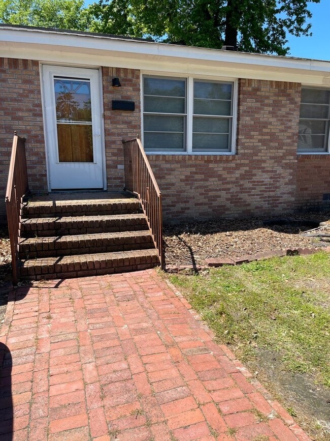 302 S Marble St in West Columbia, SC - Foto de edificio - Building Photo