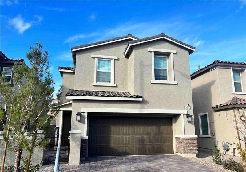 8105 Rams Collide St in Las Vegas, NV - Building Photo