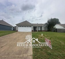 4380 Annie Mae Cove in Millington, TN - Building Photo