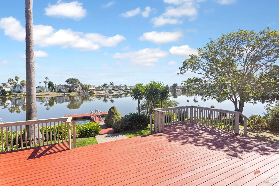 8 Caribe Isle in Novato, CA - Building Photo