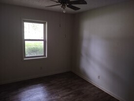 115 W Nelson Rd in Monroe, LA - Building Photo
