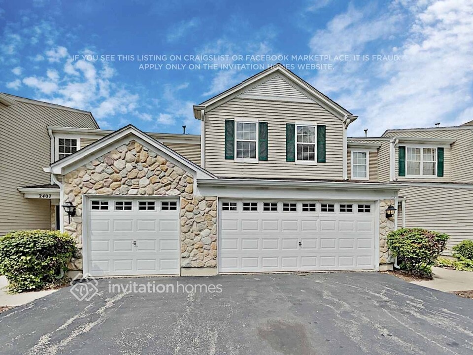 2411 Oak Tree Ln in Plainfield, IL - Building Photo
