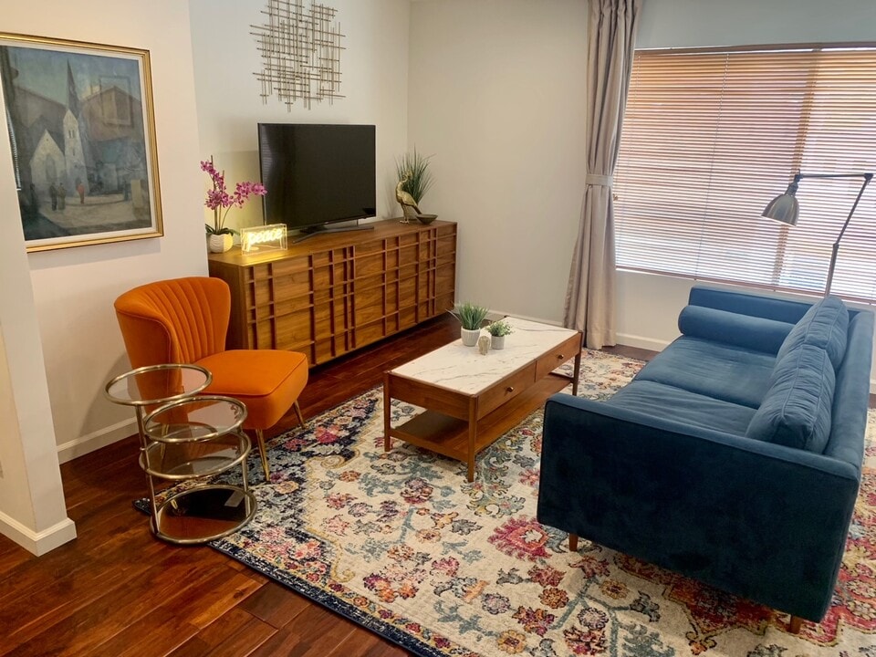 1735 Westerly Ter in Los Angeles, CA - Building Photo