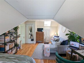 20 Mossland St, Unit 3 in Somerville, MA - Foto de edificio - Building Photo