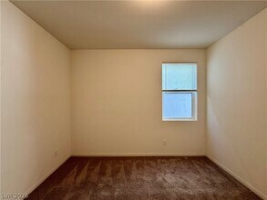 5677 Asyma Ct in Las Vegas, NV - Building Photo - Building Photo