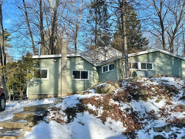 95 E Mountain Rd S in Cold Spring, NY - Building Photo - Building Photo