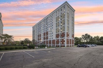 River West Flats in Indianapolis, IN - Foto de edificio - Building Photo