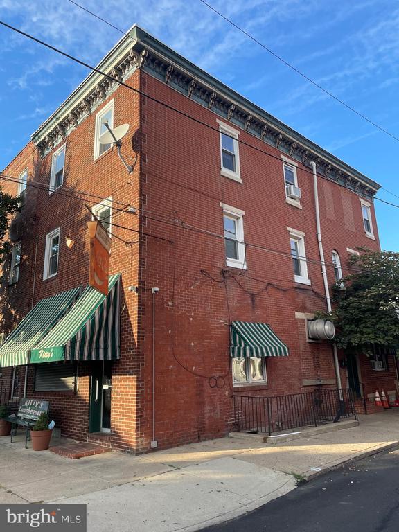 property at 2721 E Somerset St