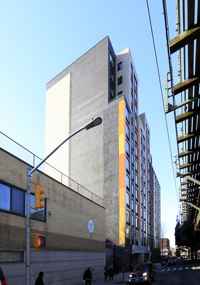 Kingsbridge Heights Apartments in Bronx, NY - Foto de edificio - Building Photo