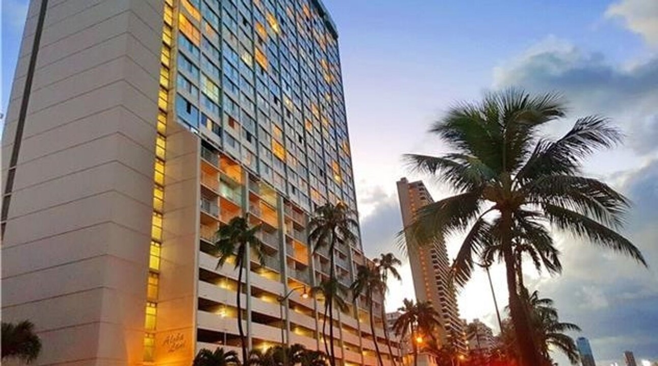 2211 Ala Wai Blvd in Honolulu, HI - Building Photo