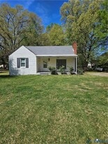 203 N Amelia Ave in Blackstone, VA - Building Photo