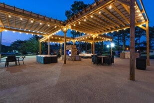 Hunters Pointe in Pensacola, FL - Building Photo