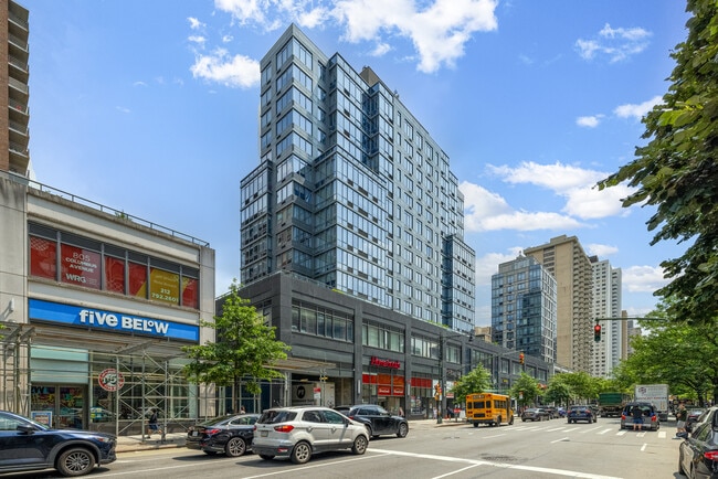 Columbus Square in New York, NY - Foto de edificio - Building Photo