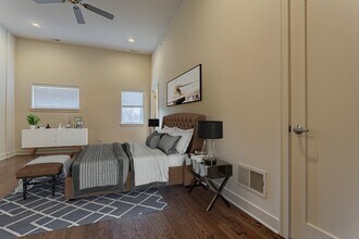 2100 Greenwood St, Unit 106 in Evanston, IL - Foto de edificio - Building Photo