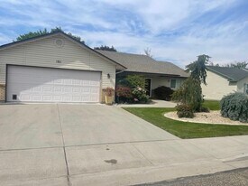 161 SW 18th St in Ontario, OR - Building Photo