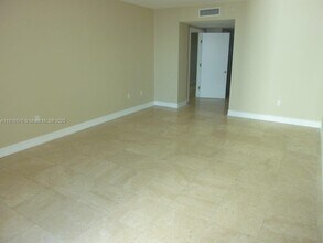 3201 NE 183rd St, Unit 2502 in Aventura, FL - Building Photo - Building Photo