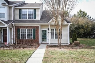 2928 Mayer House Ct in Charlotte, NC - Building Photo