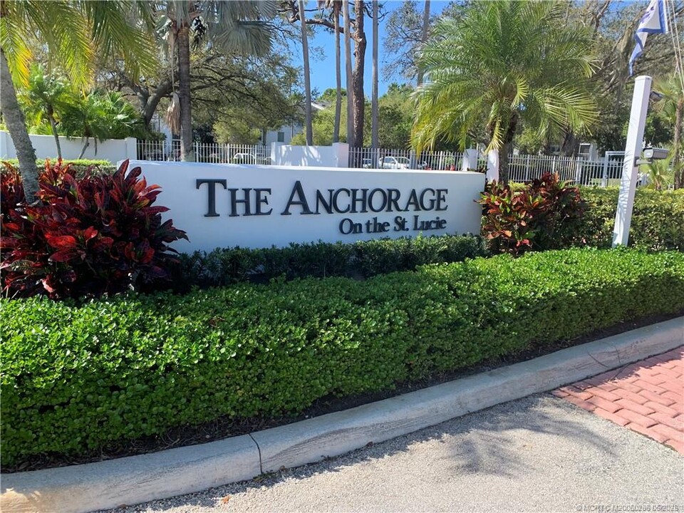 2516 SE Anchorage Cove in Port St. Lucie, FL - Building Photo