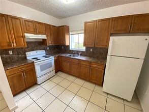 452 SW 10th St in Miami, FL - Building Photo - Building Photo