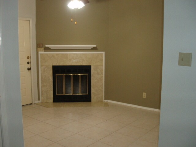 921 Marine Dr, Unit Marina Pointe 219 in Galveston, TX - Building Photo