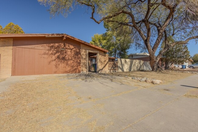 8321 E Calexico St in Tucson, AZ - Building Photo - Building Photo