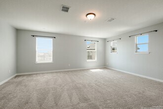 118 Kyle Cove in Universal City, TX - Building Photo - Building Photo