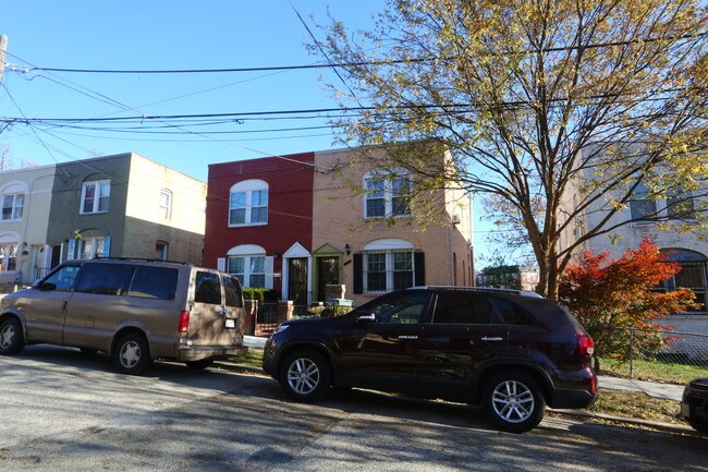 2816-2818 Buena Vista Ter SE in Washington, DC - Building Photo - Building Photo