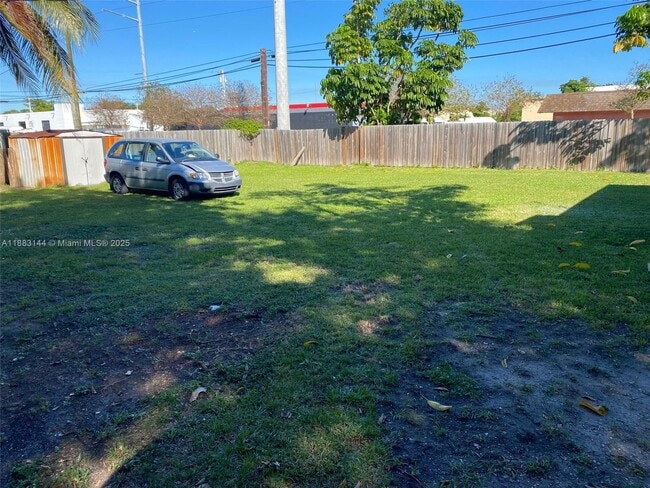 1385 NE 129th St in North Miami, FL - Building Photo - Building Photo