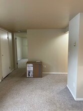 100 Conard St in Victoria, BC - Building Photo - Building Photo