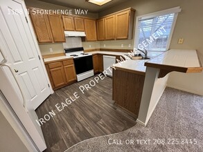 1108 N Stonehenge Way in Meridian, ID - Building Photo - Building Photo